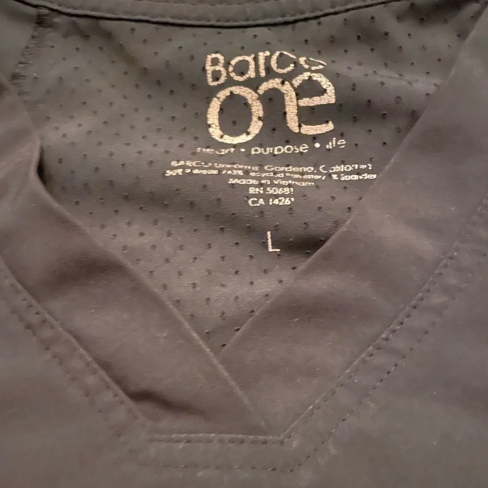 Barco scrub top - Picture 2 of 2